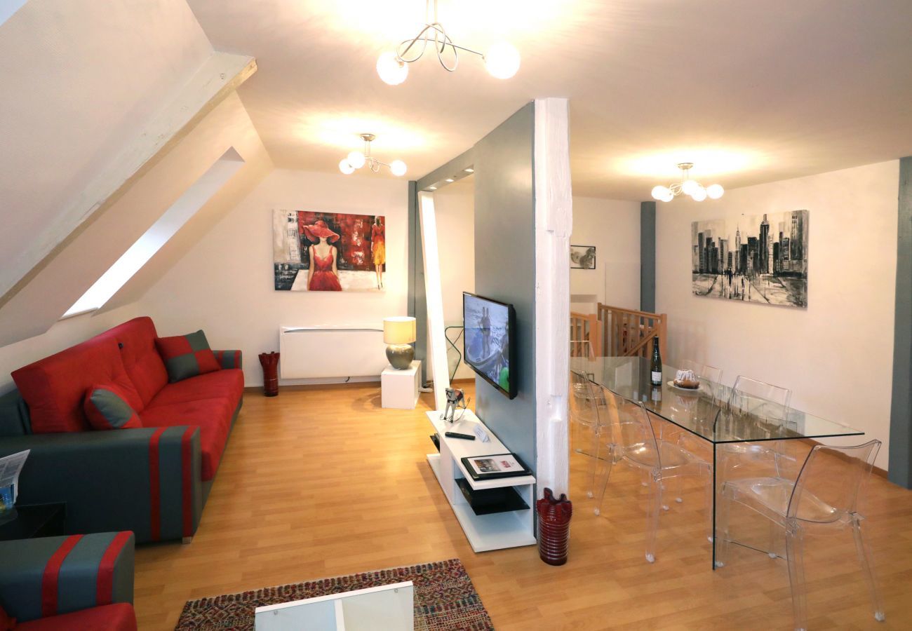 Ferienwohnung in Colmar - gluck duplex 97m2 city center 3br 2bth