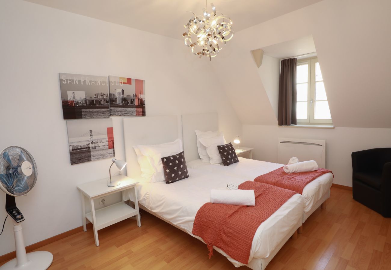 Ferienwohnung in Colmar - gluck duplex 97m2 city center 3br 2bth