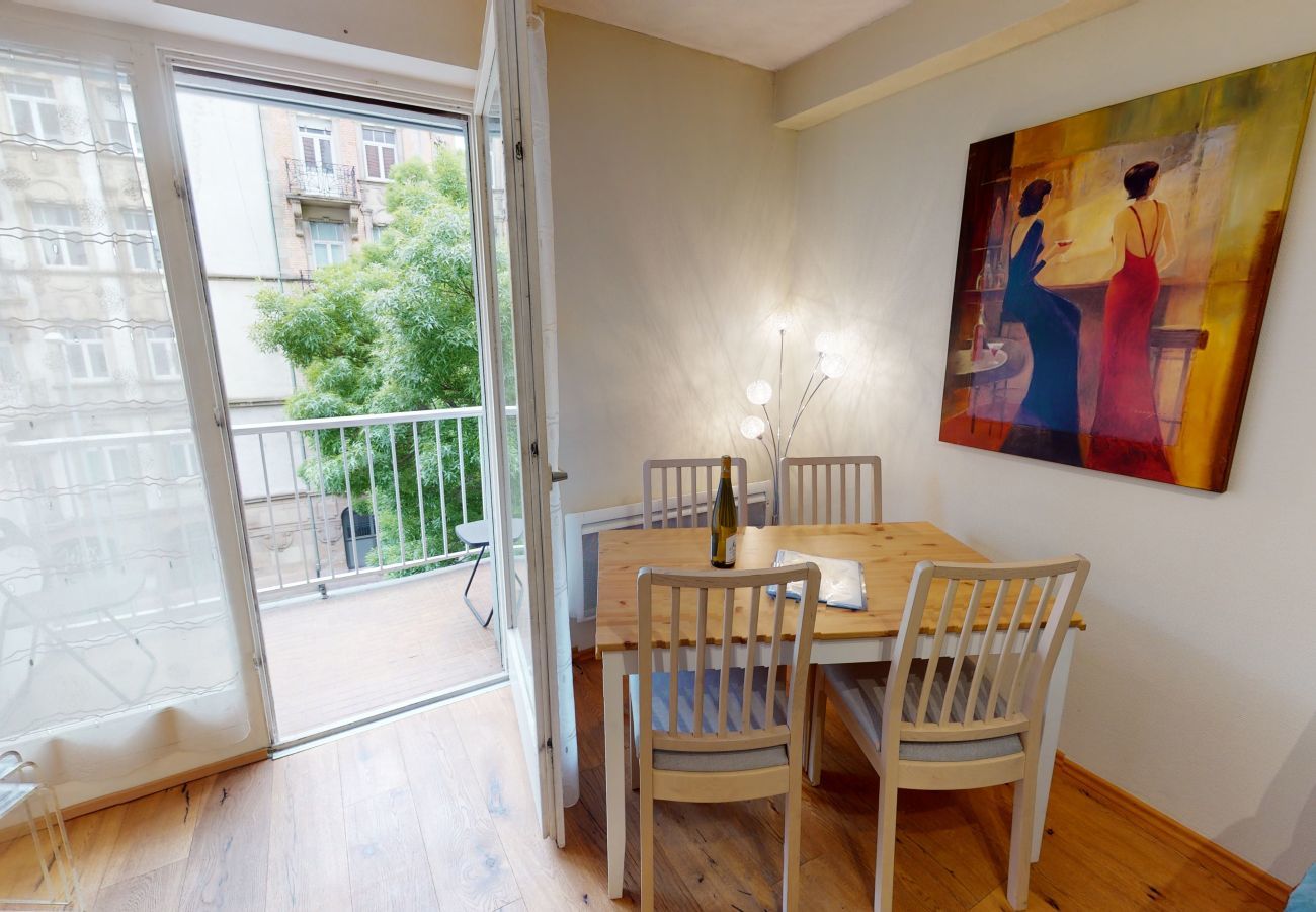 Ferienwohnung in Strasbourg - petite france 63m2 with 1 free parking   2br