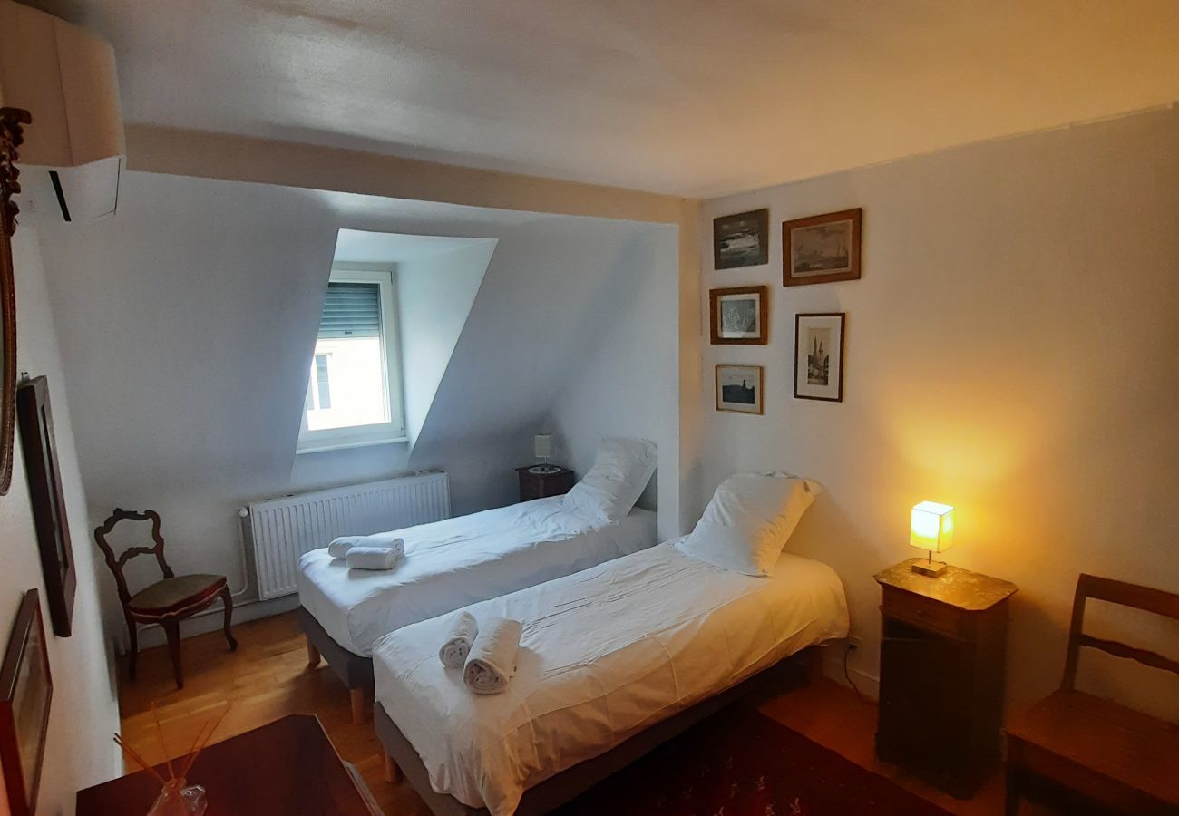 Ferienwohnung in Strasbourg - emilie 145m2 ac 1 free parking 4br 2bth