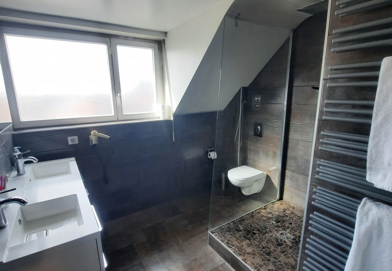 Ferienwohnung in Strasbourg - emilie 145m2 ac 1 free parking 4br 2bth