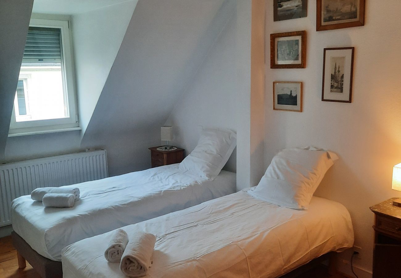 Ferienwohnung in Strasbourg - emilie 145m2 ac 1 free parking 4br 2bth