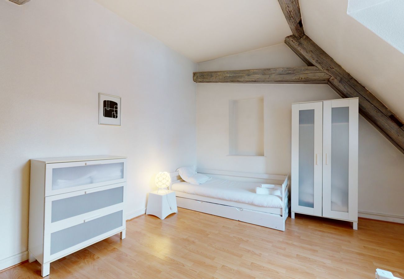 Ferienwohnung in Colmar - tel un songe blanc 73m2         2br