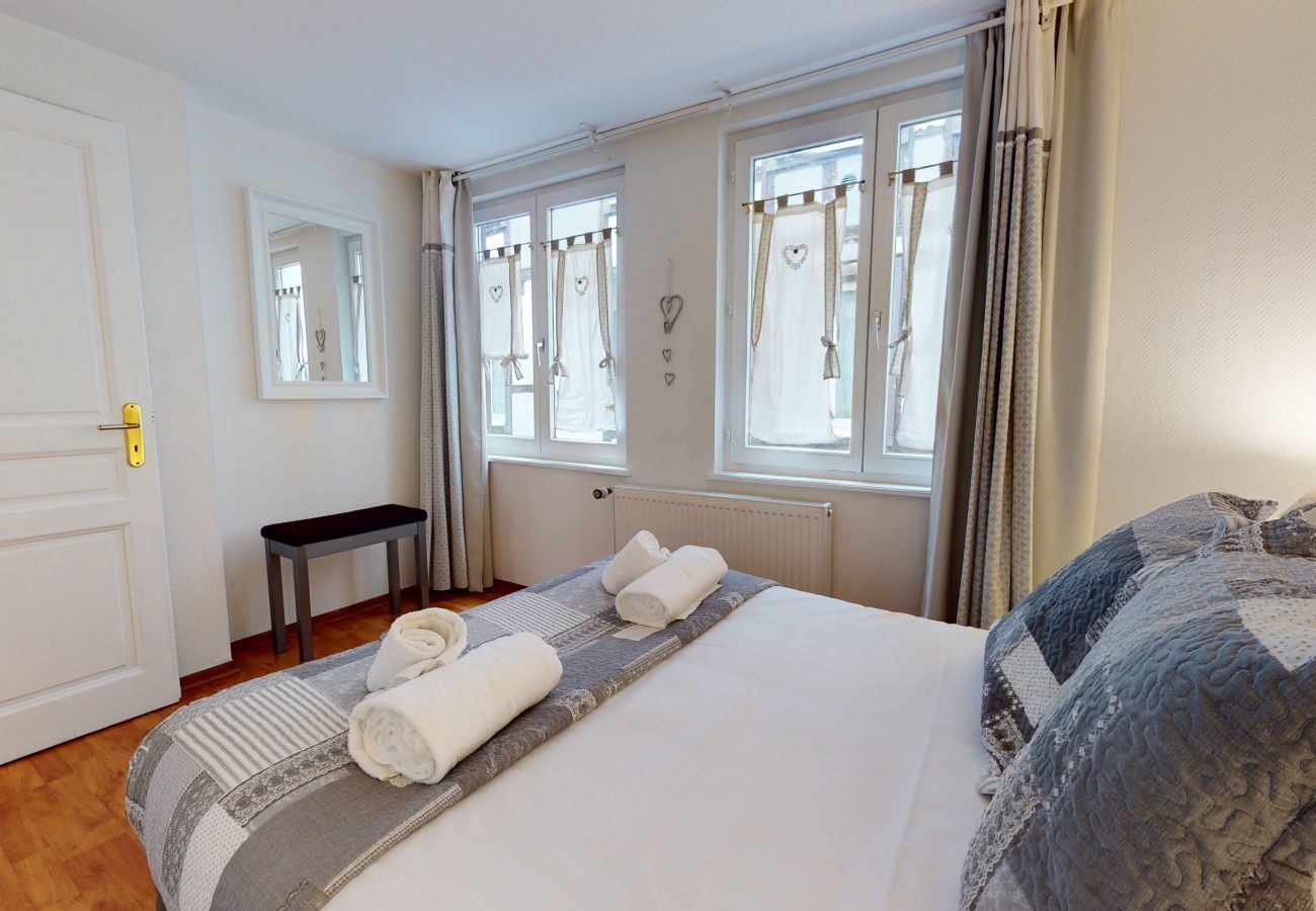 Ferienwohnung in Strasbourg - La Suite du Bouchon CITY CENTER apartment up  to 4