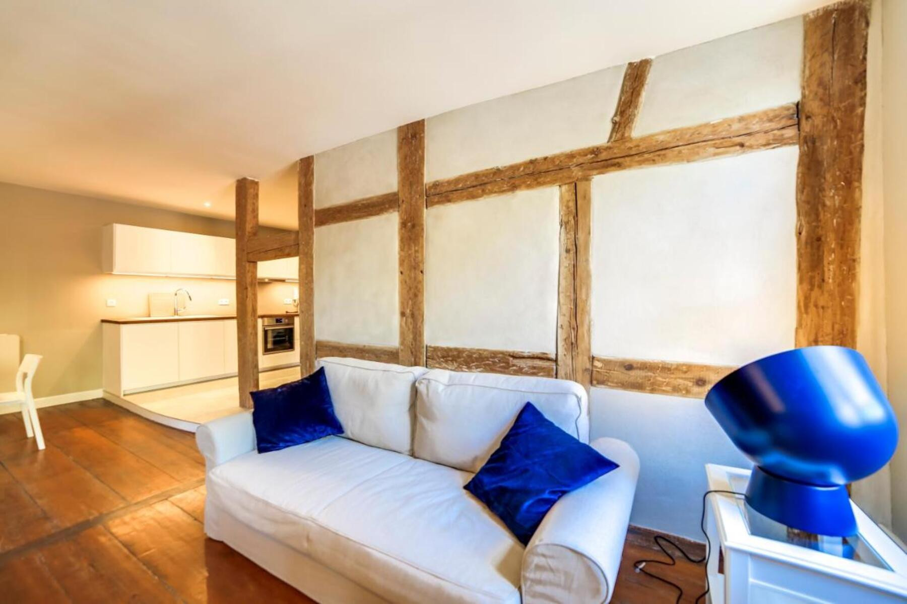  in Andlau - Cour de l'Abbaye Andlau 4 adults 2 kids 2br