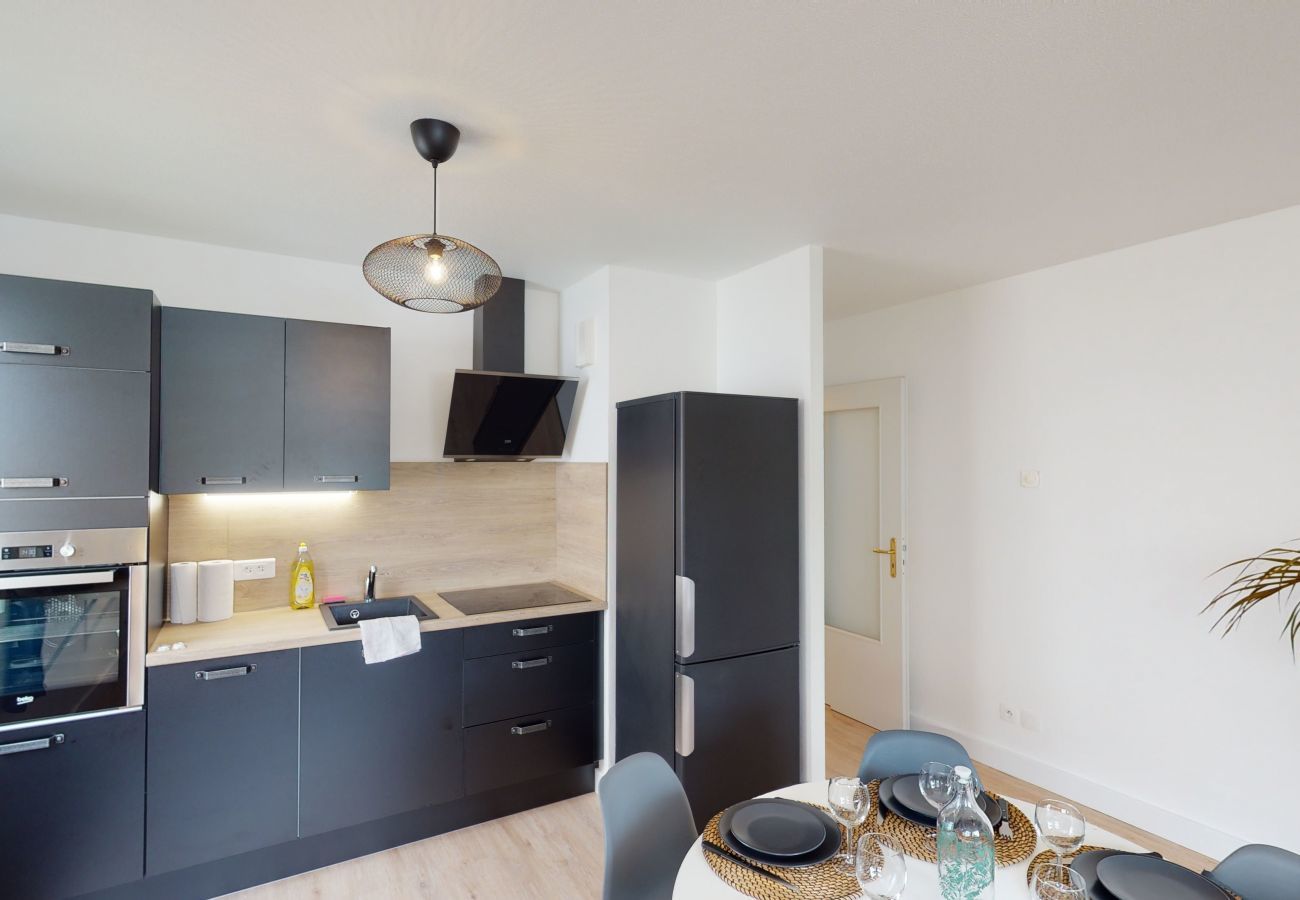 Apartment in Strasbourg - hallesgare 1 free parking up to 4