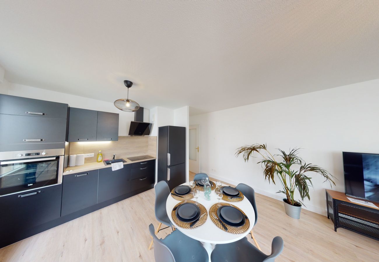 Apartment in Strasbourg - hallesgare 1 free parking up to 4