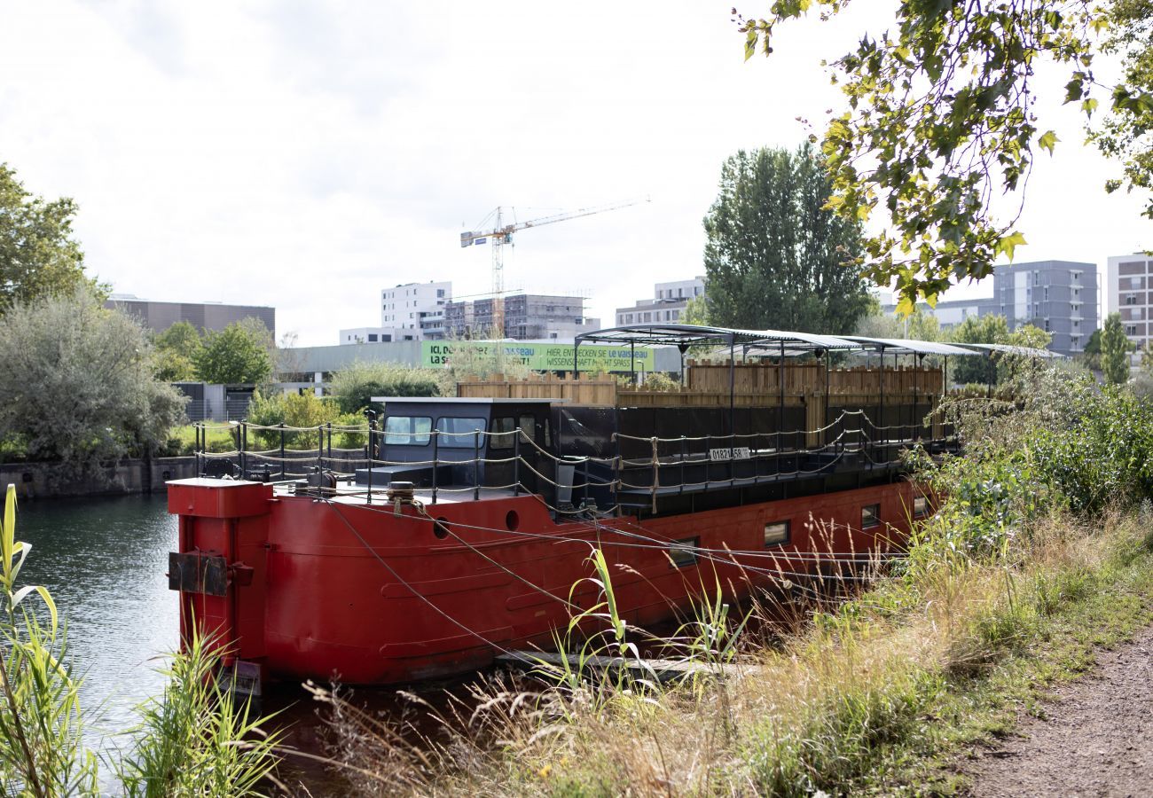 Barco en Strasbourg - L Avoine Jacuzzi - La péniche de Fabrice