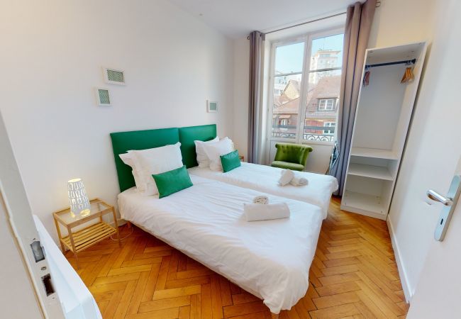 Appartement à Strasbourg - wyl hypercentre 2 chambres salon 2 sdb 2br 2bth
