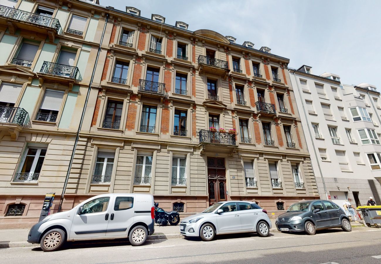 公寓 在 Strasbourg - Emilie 145m² A/C + 1 free parking 4br 2bth