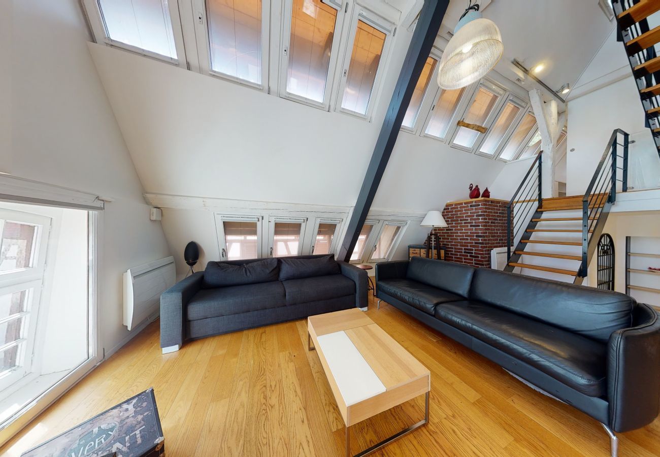 公寓 在 Strasbourg - lohkas triplex loft  petite france 2br 2bth