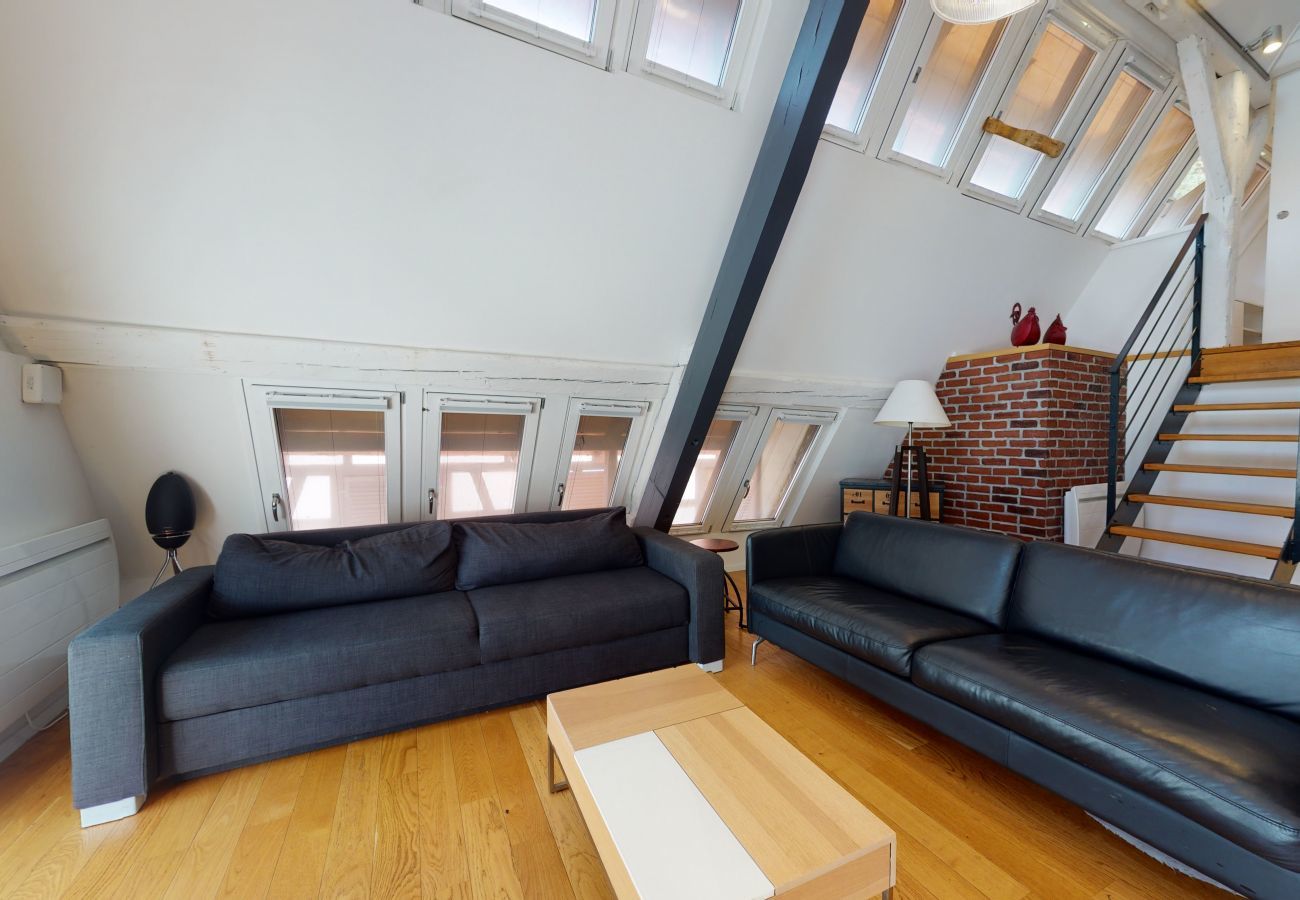 公寓 在 Strasbourg - lohkas triplex loft  petite france 2br 2bth