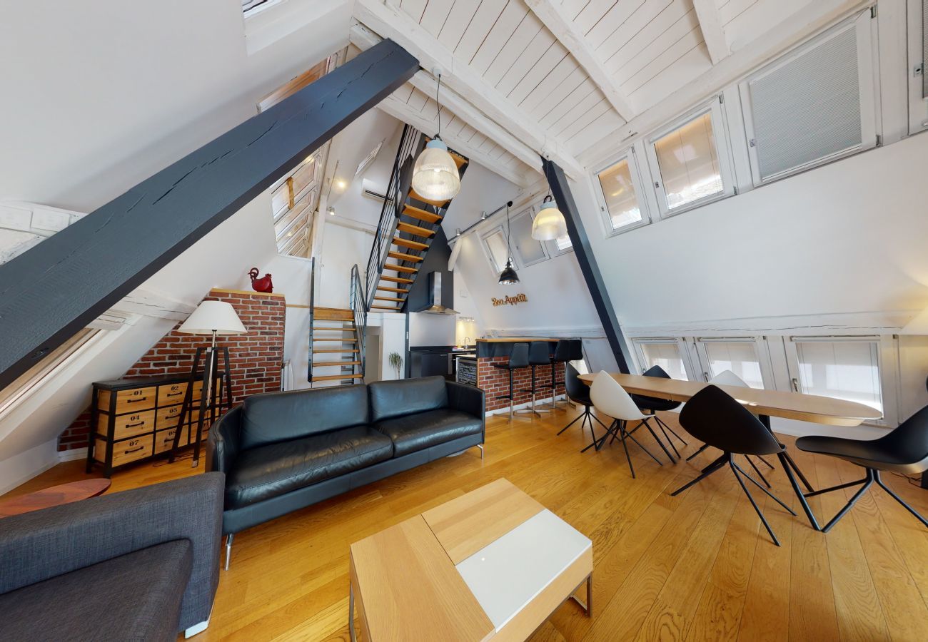 公寓 在 Strasbourg - lohkas triplex loft  petite france 2br 2bth