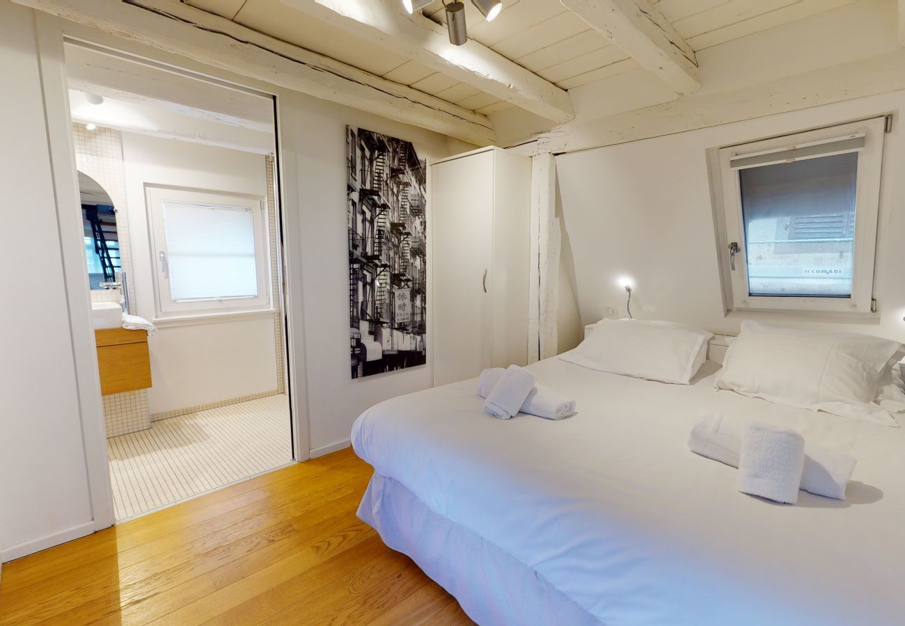 公寓 在 Strasbourg - lohkas triplex loft  petite france 2br 2bth