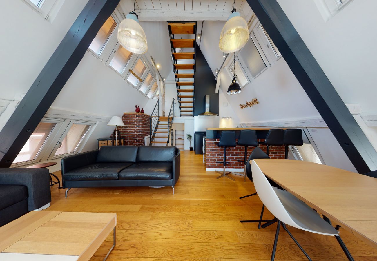公寓 在 Strasbourg - lohkas triplex loft  petite france 2br 2bth